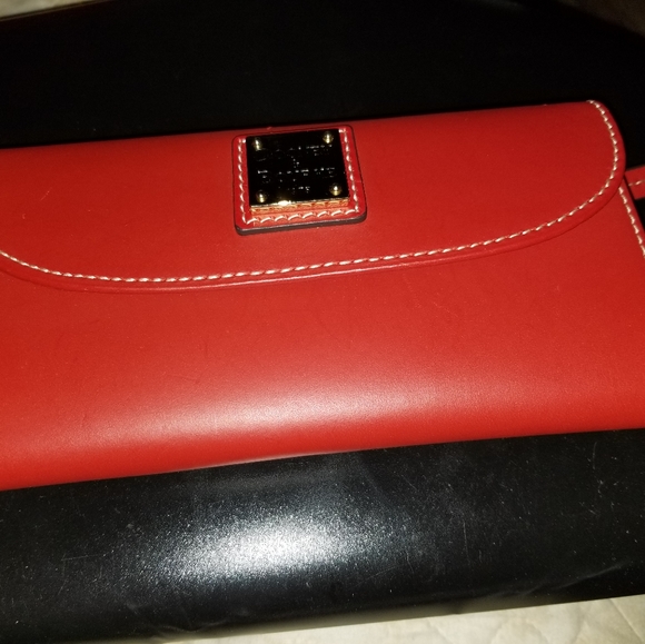 Dooney Beacon tote and matching wallet. - Picture 5 of 8